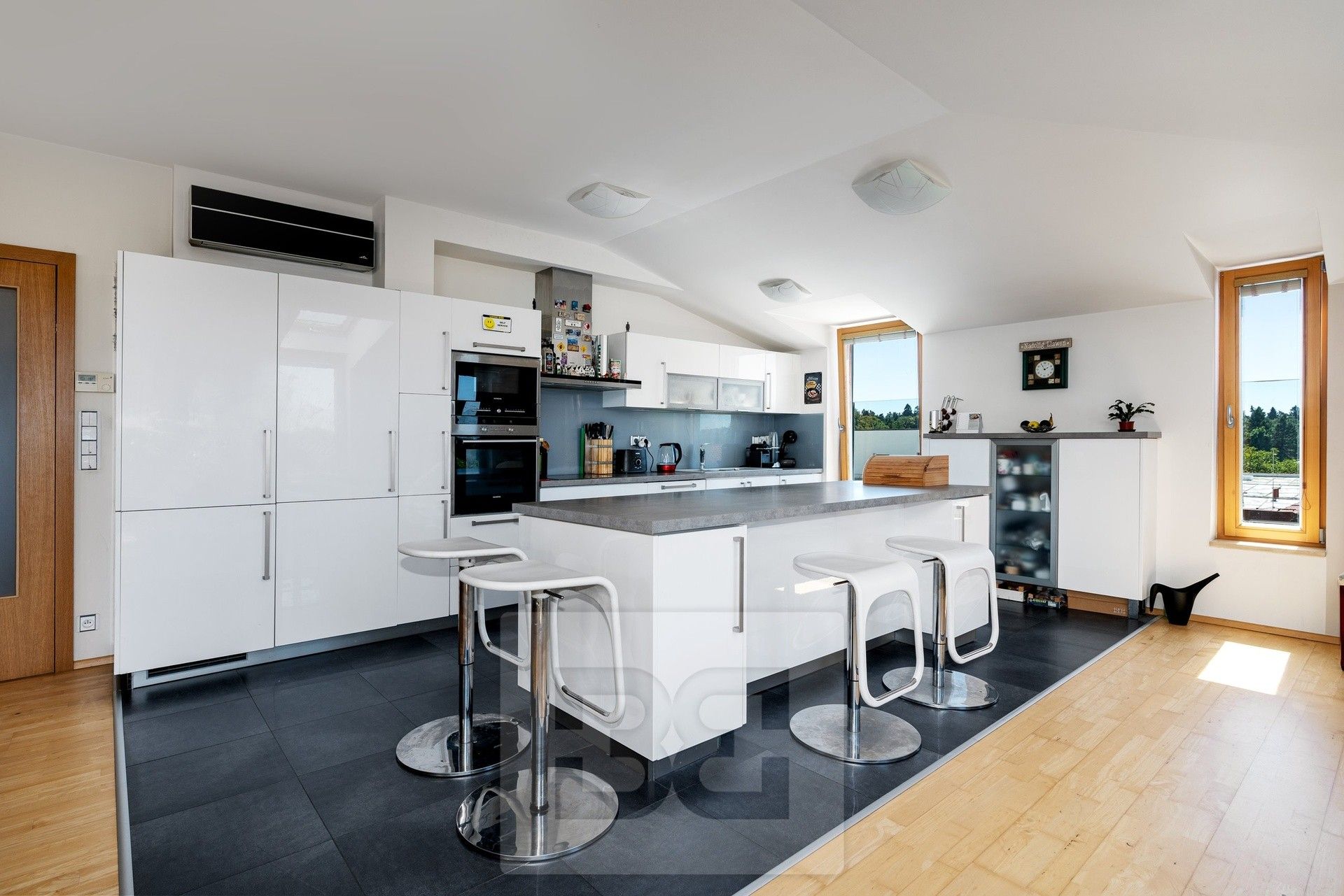 Prodej byt - Uhříněveská, Průhonice, 264 m²