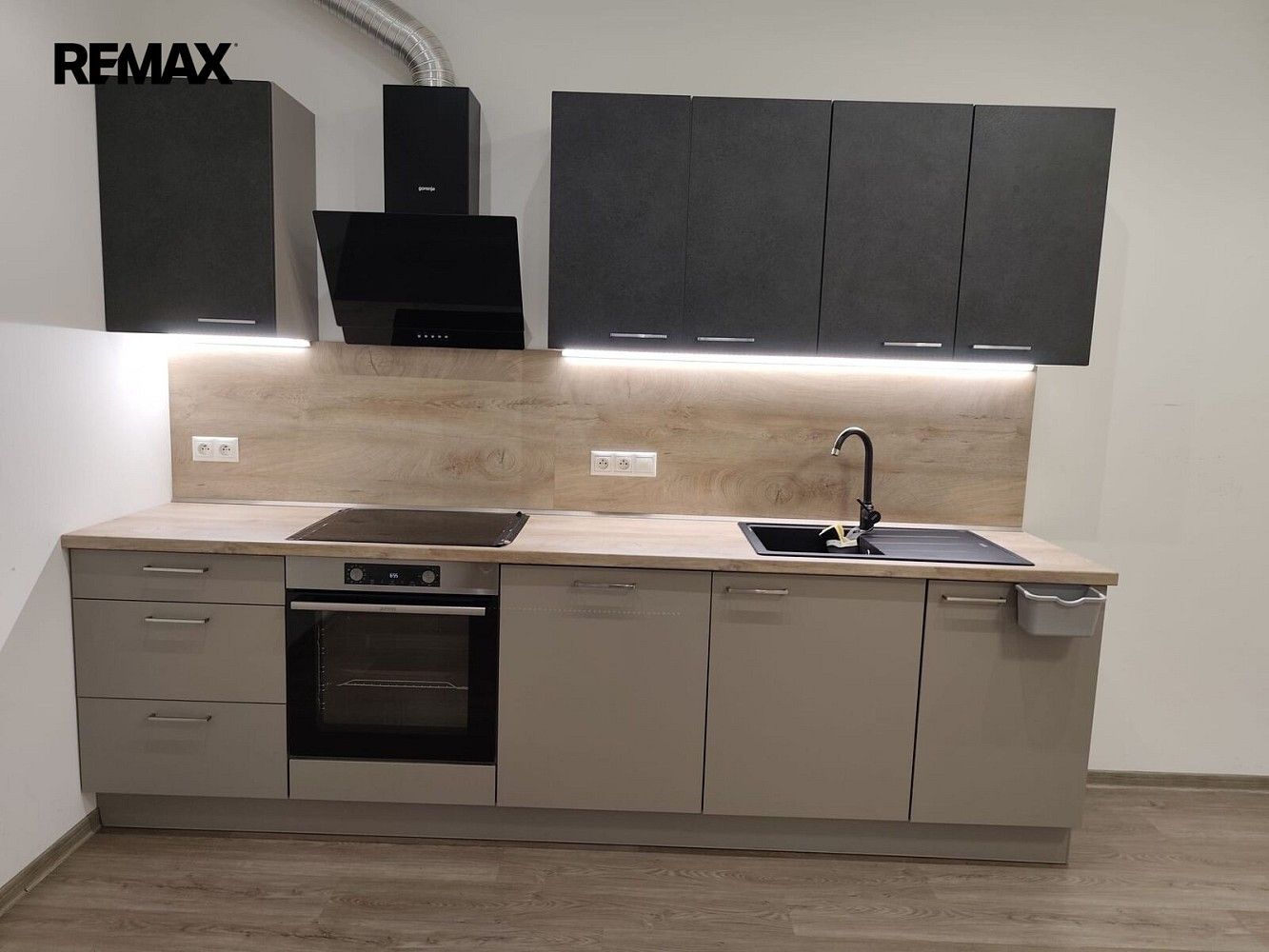 2+kk, Karlovy Vary, Karlovarský kraj, 70 m² - 2