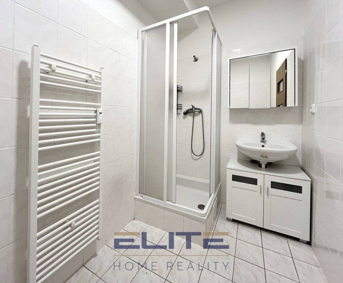 Pronájem byt 1+kk - Anenské náměstí, Jablonec nad Nisou, 30 m² - 5