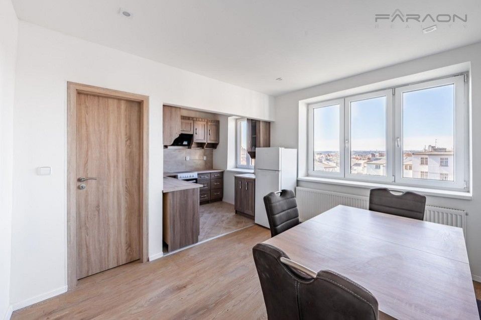 Pronájem byt 4+kk - Slavíkova, Praha, 85 m²