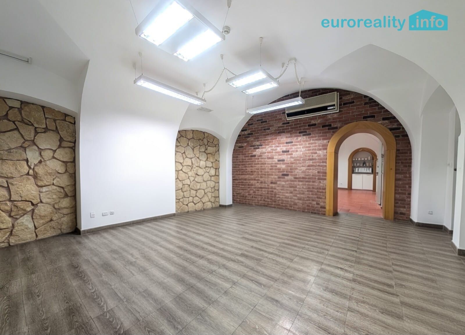 Obchodní prostory, Zbrojnická, Plzeň Vnitřní Město, 50 m² - 1