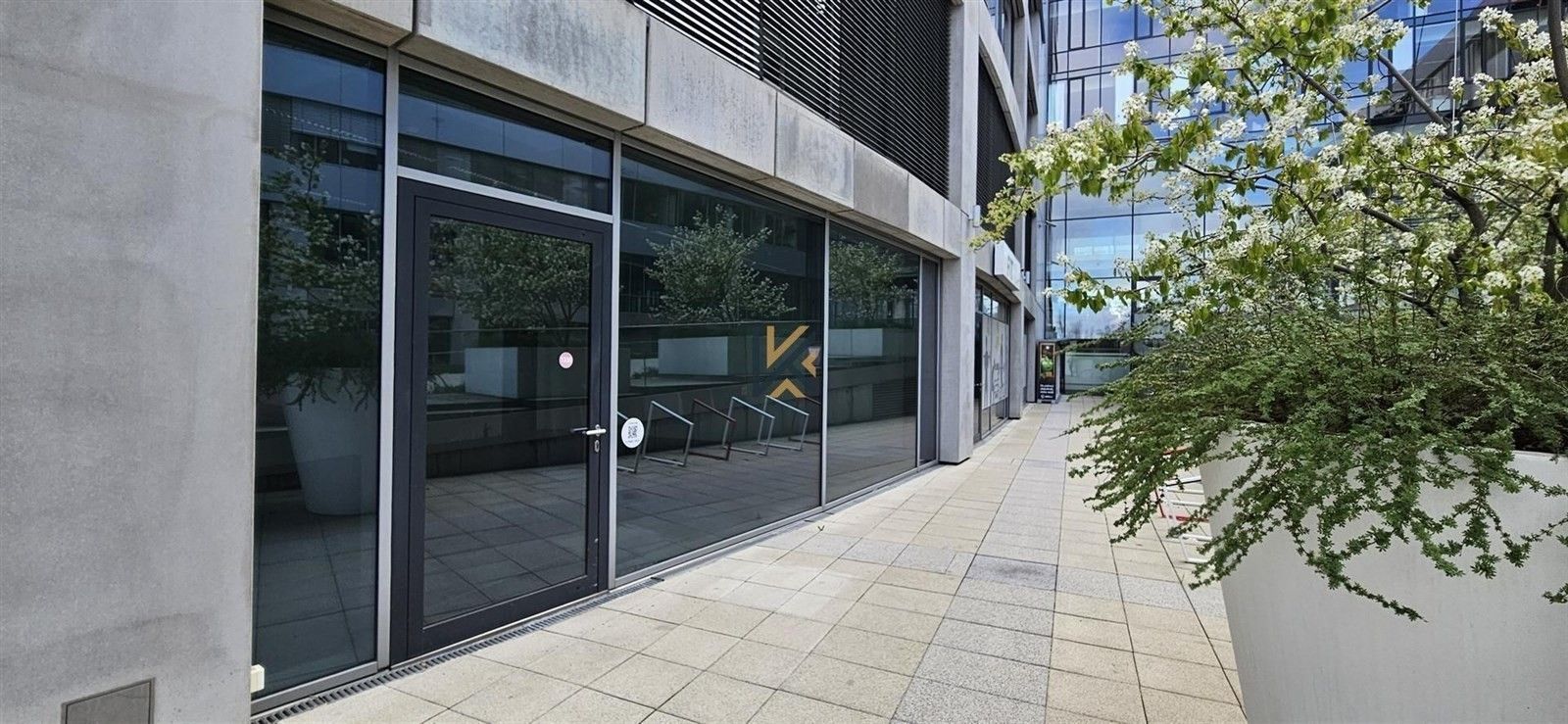 Obchodní prostory, Na hřebenech II, Praha, 68 m²