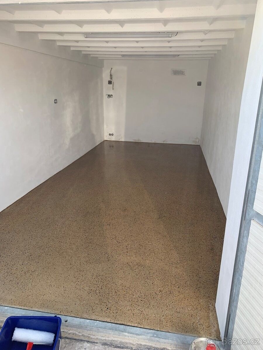 Garáže, Hrochův Týnec, 538 62