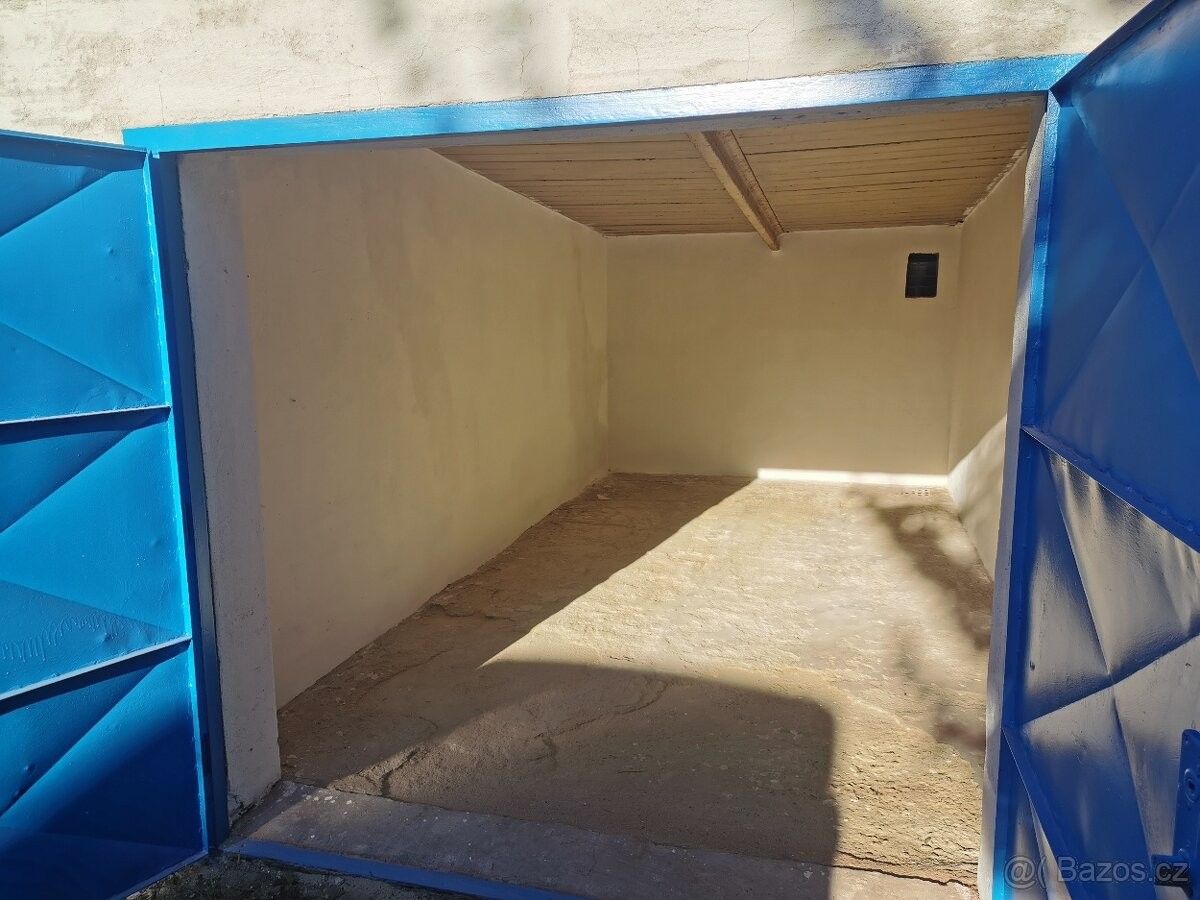 Garáže, Břeclav, 690 02