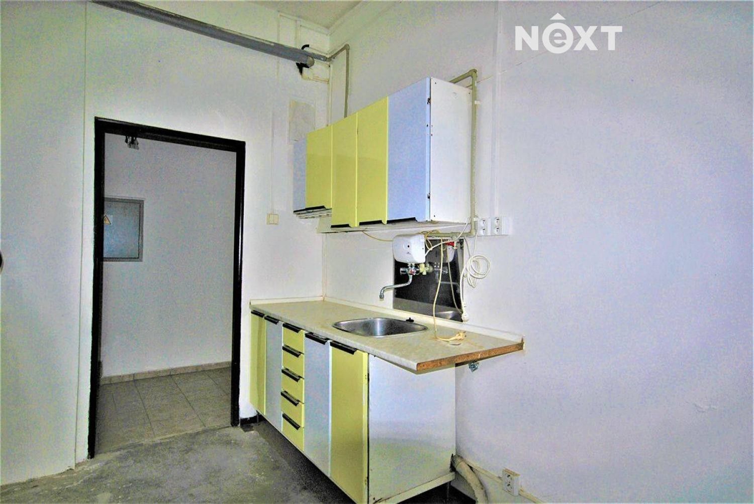 Pronájem kancelář - Klánova, Praha, 57 m²