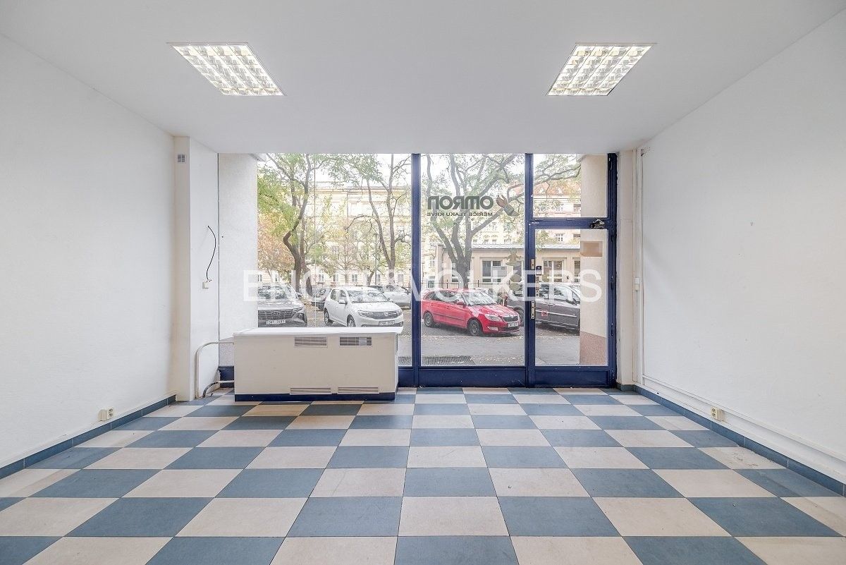 Pronájem obchodní prostory - Tusarova, Praha, 141 m²