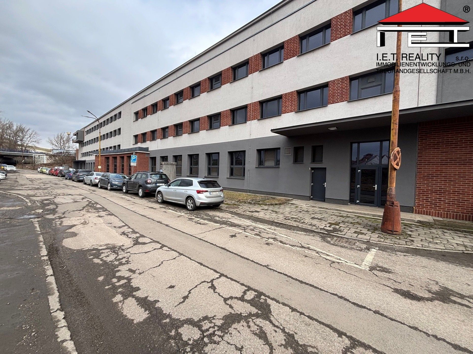 Sklady, Halasova, Ostrava, 785 m²