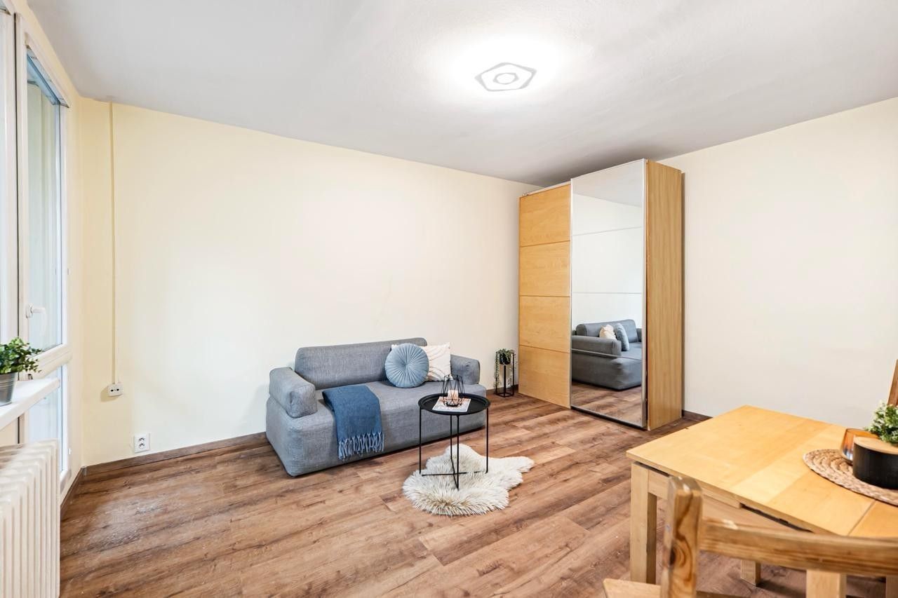 Pronájem byt 1+1 - Varnsdorfská, Praha - Střížkov, 35 m² - 5