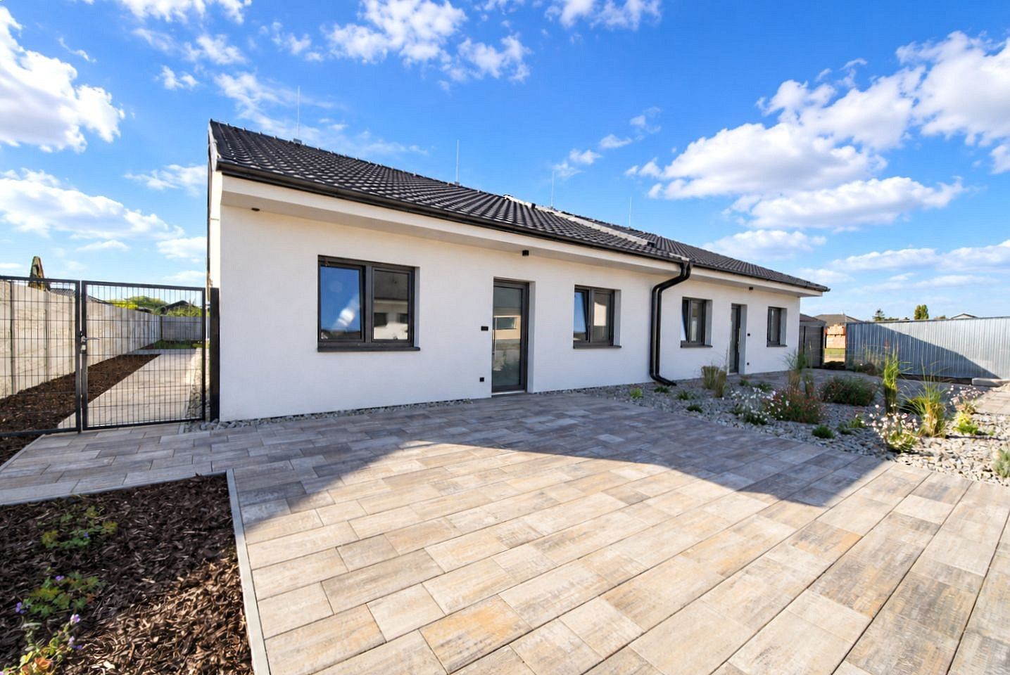 Rodinné domy, Hevlín, okres Znojmo, 90 m² - 1