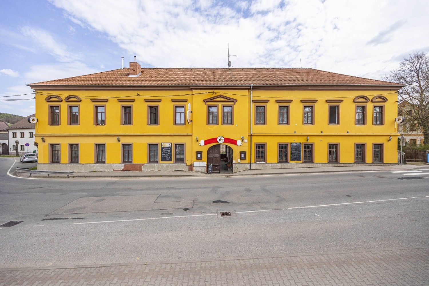 Obchodní prostory, Jince, okres Příbram, Středočeský kraj, 1 500 m² - 1