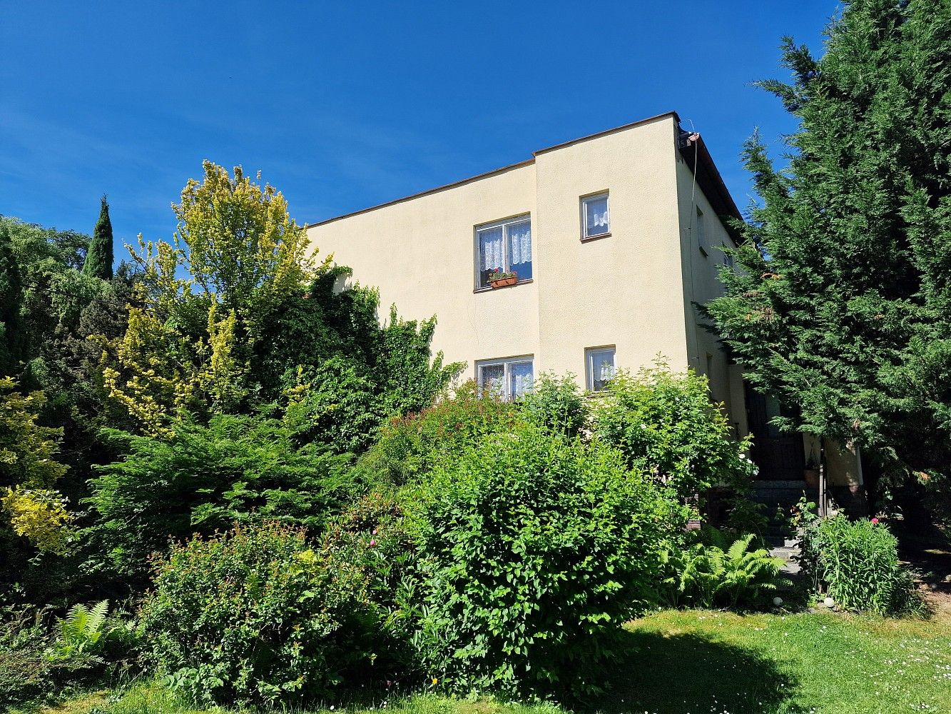 Vily, Nezvalova, Cheb, 312 m² - 2