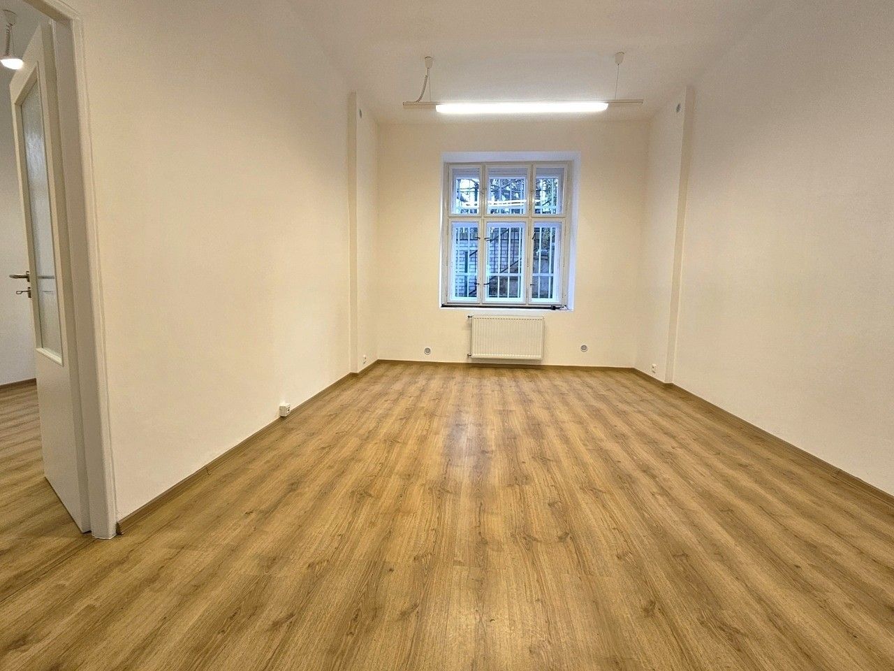 Pronájem kancelář - Pod Nuselskými schody, Praha, 105 m²