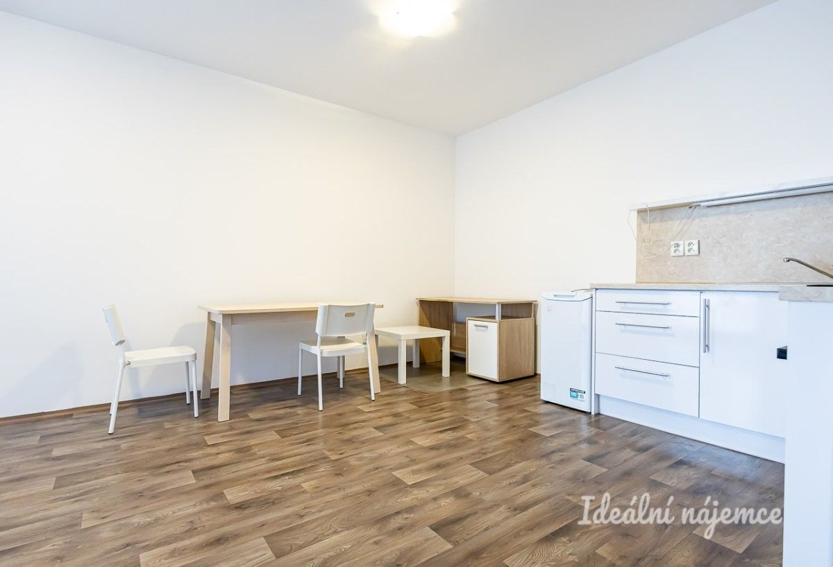 2+kk, Koněvova, Praha, 44 m² - 2