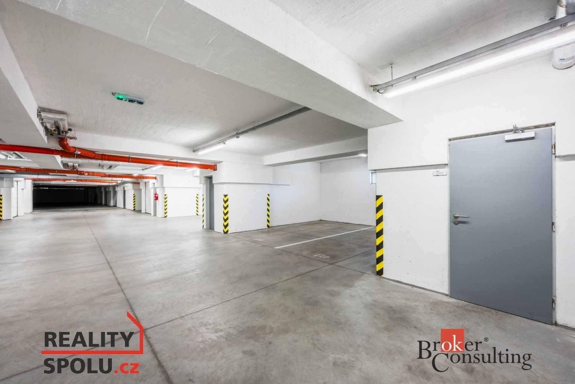 Garáže, Chvalovka, Brno, 14 m²