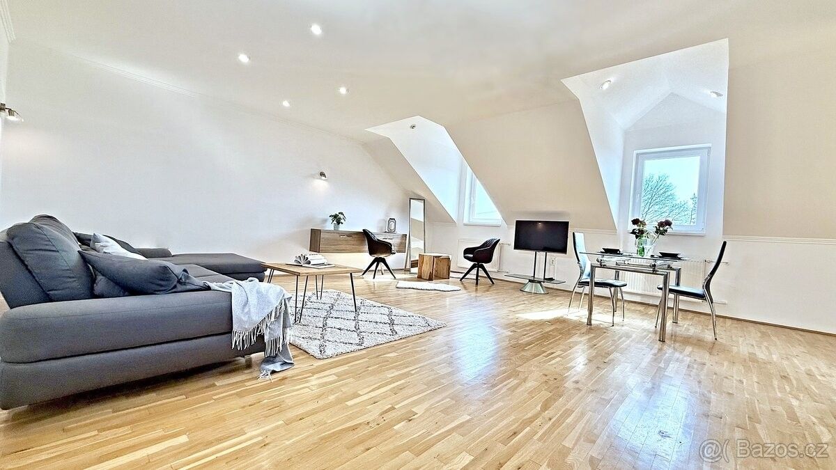 Byty, Strážnice, 696 62