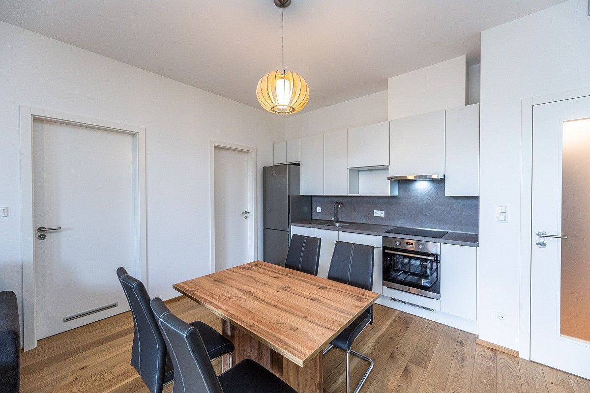 Pronájem byt 2+kk - Praha - Karlín, okres Praha 8, Hlavní město Praha, 60 m² - 5