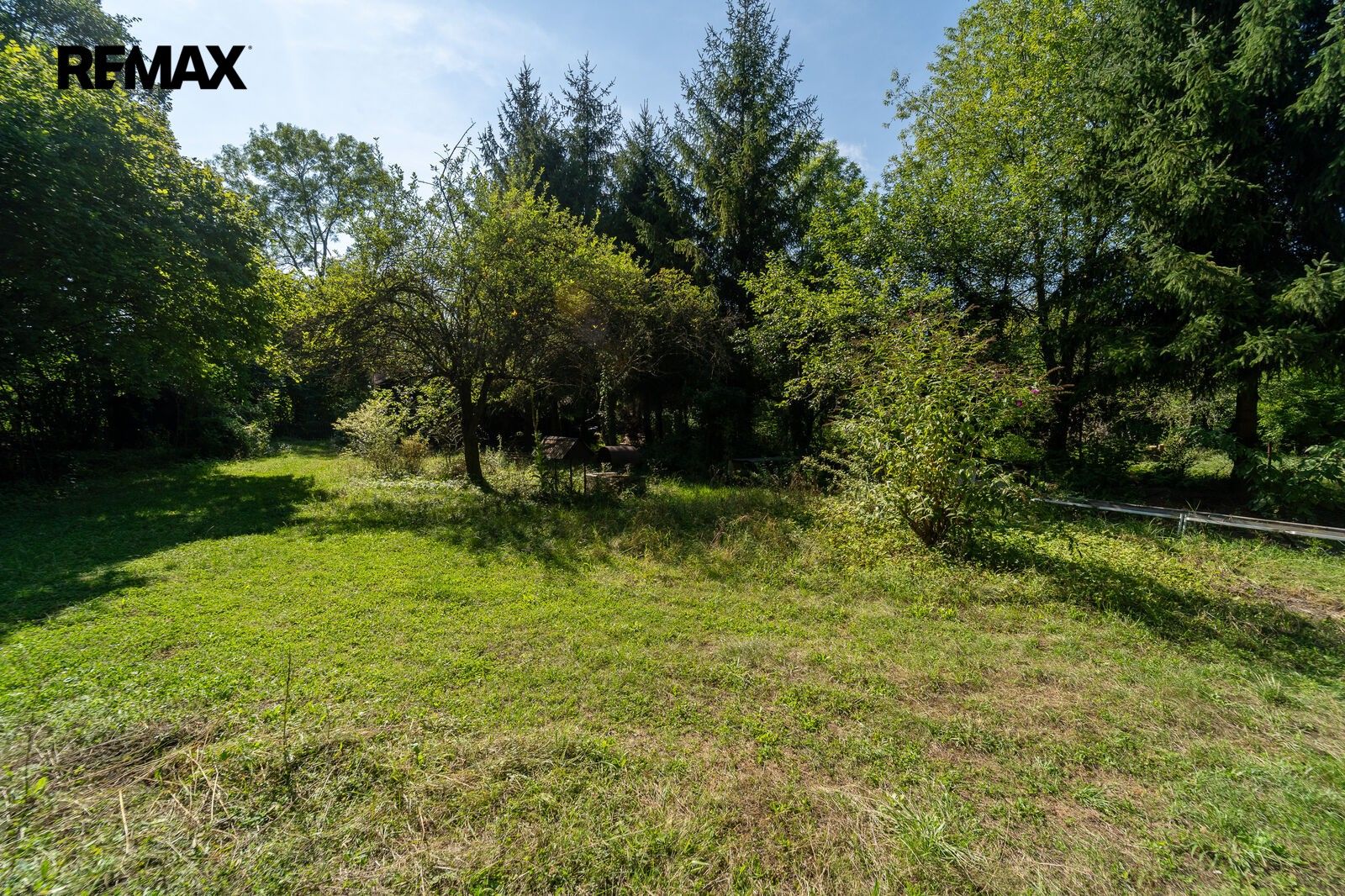 Zahrady, Nymburk, 2 442 m² - 2
