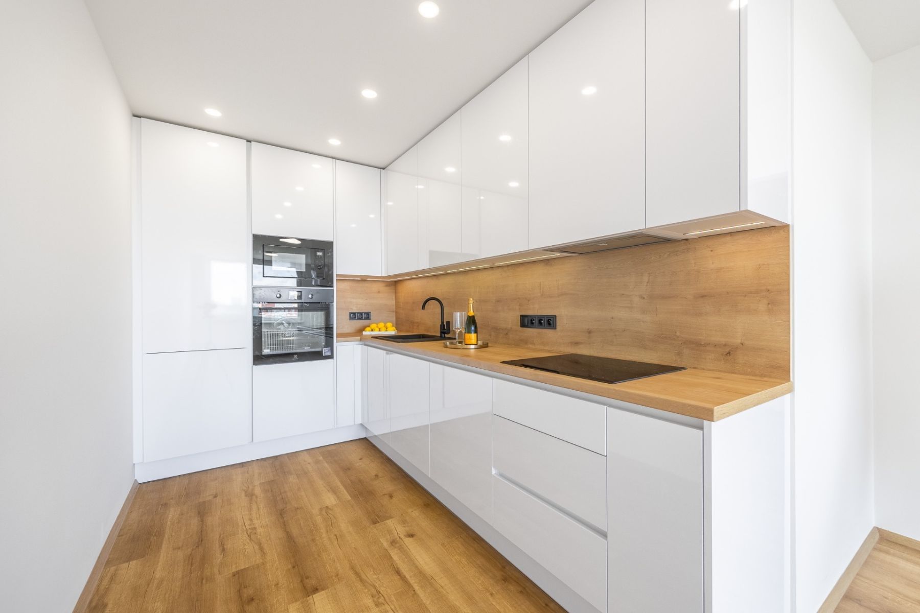 3+kk, Rezlerova, Praha - Petrovice, 69 m² - 1
