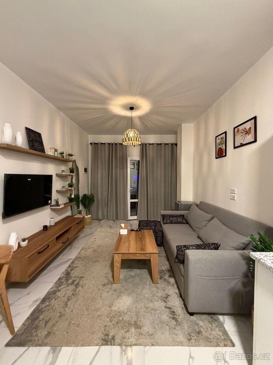 Byty, 987 66, Zahraničí