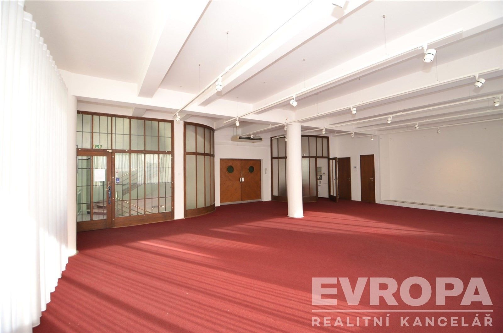 Pronájem obchodní prostory - Jungmannovo náměstí, Praha, 104 m²