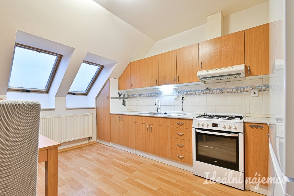 Pronájem byt 2+kk - Stará osada, Zastávka, 63 m²