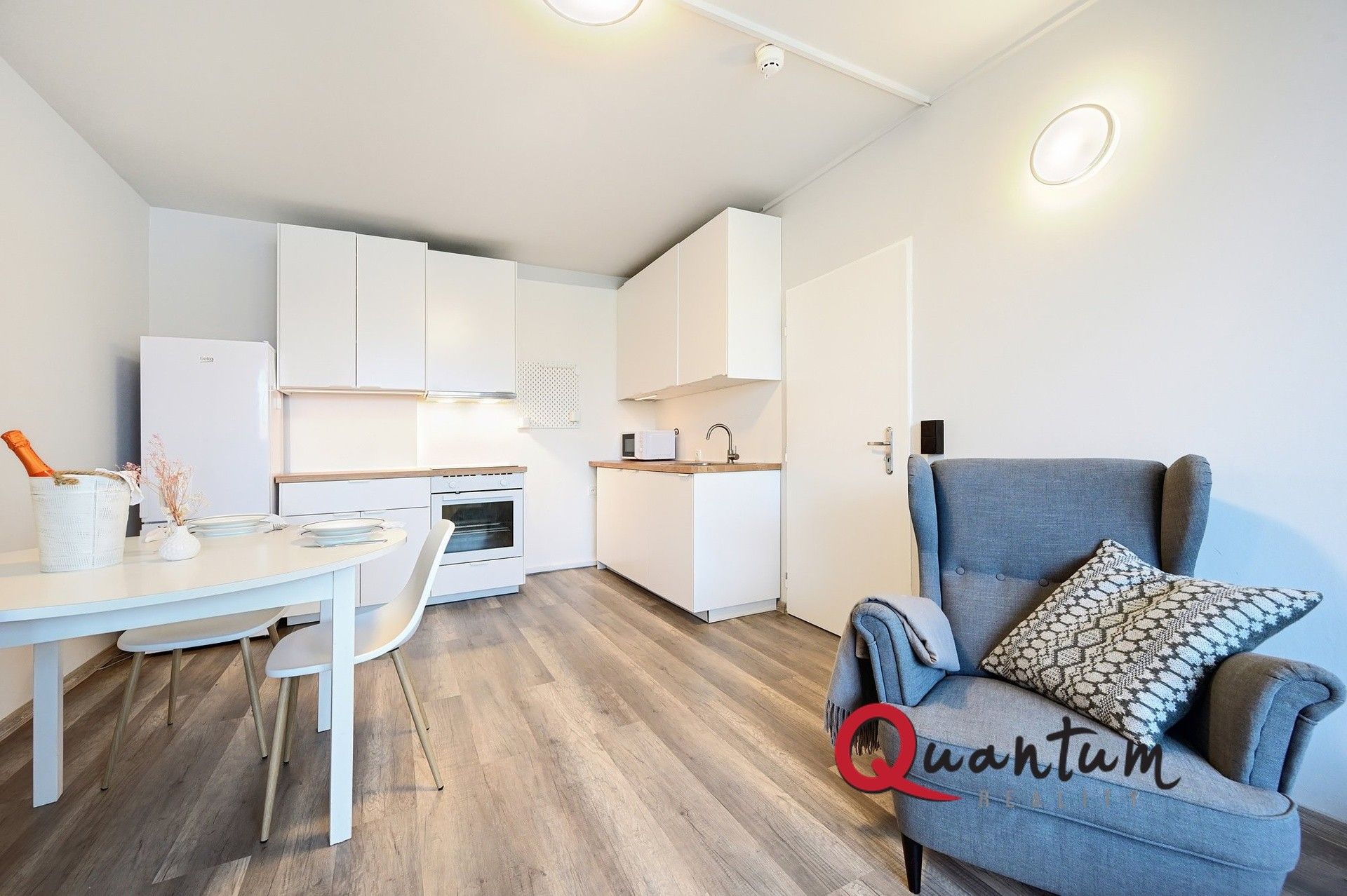 1+kk, Děčínská, Praha, 32 m²