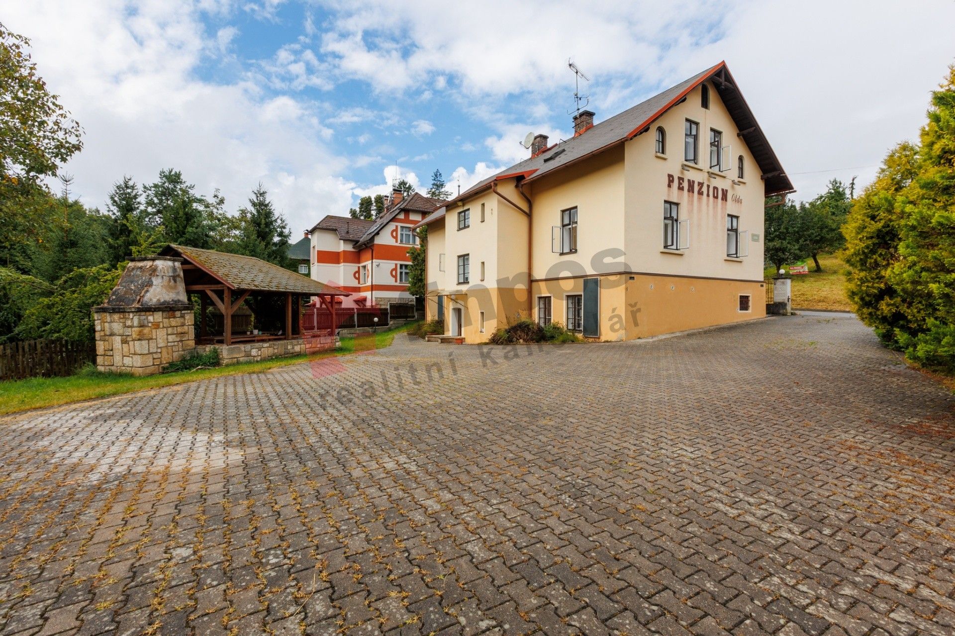 Ubytovací zařízení, Doubravice, Hrubá Skála, 342 m²