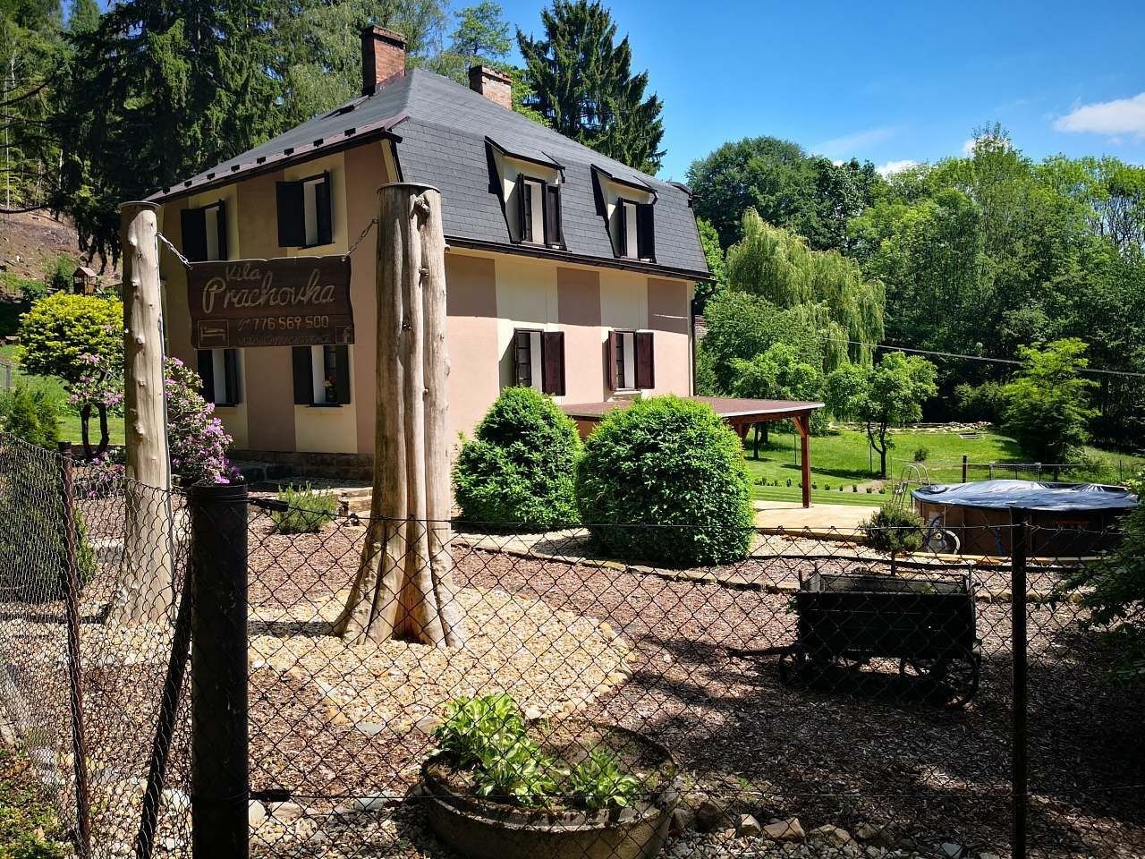 Chaty, Holín - Horní Lochov, Královéhradecký kraj - 1