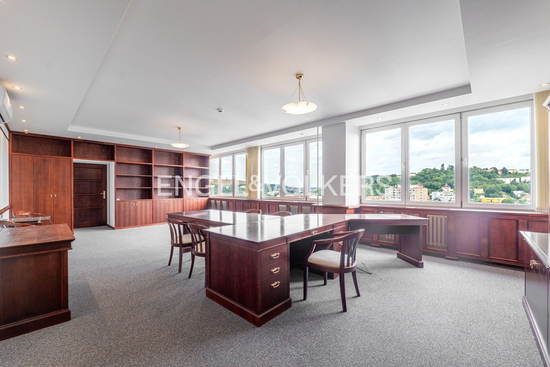 Pronájem kancelář - Bezová, Praha, 268 m²