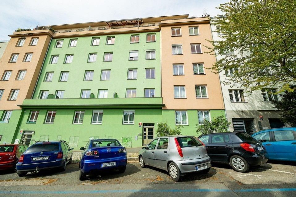Prodej byt 1+1 - Hollarovo náměstí, Praha, 41 m²