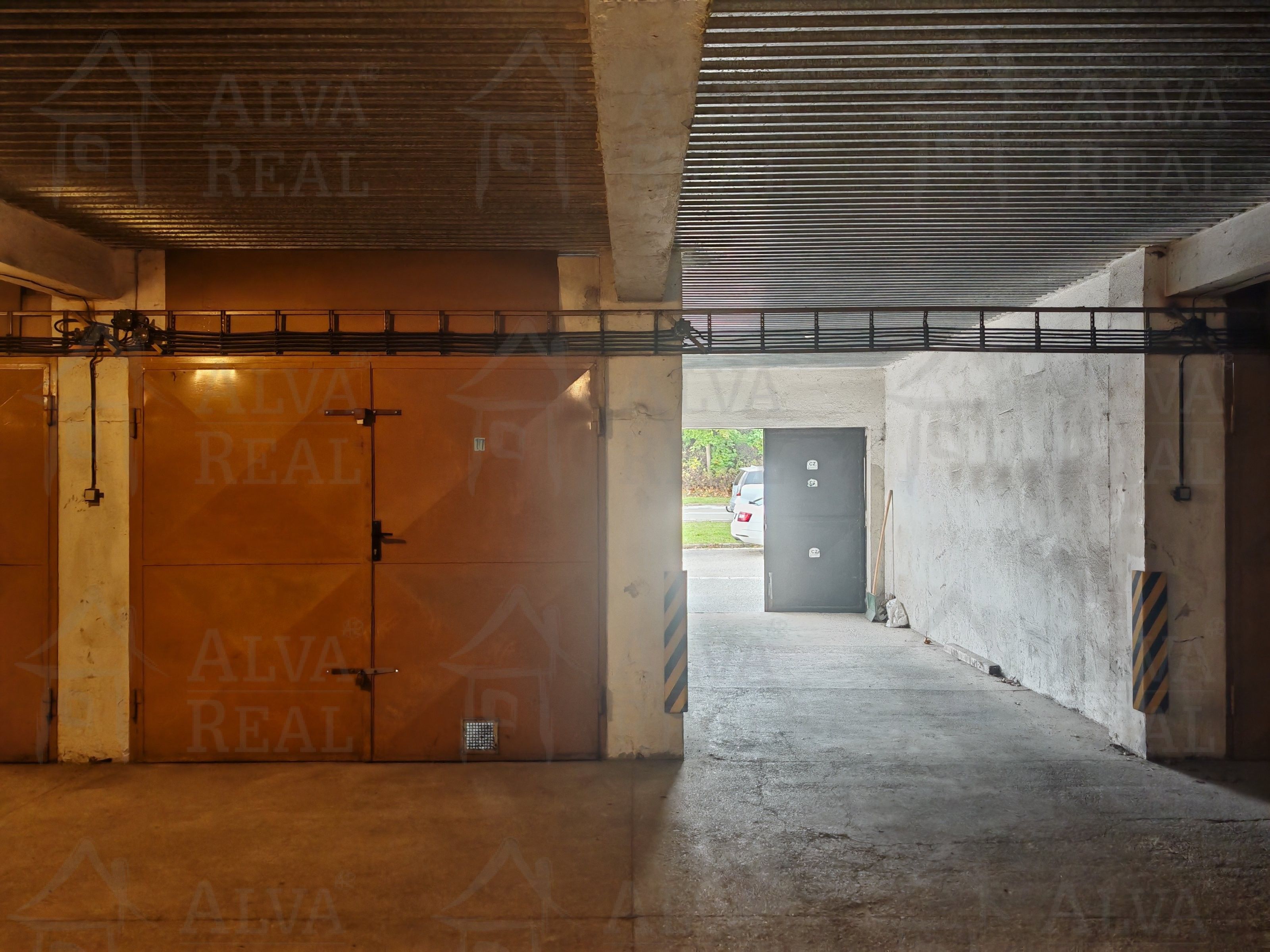 Pronájem garáž - Věstonická, Brno, 18 m²