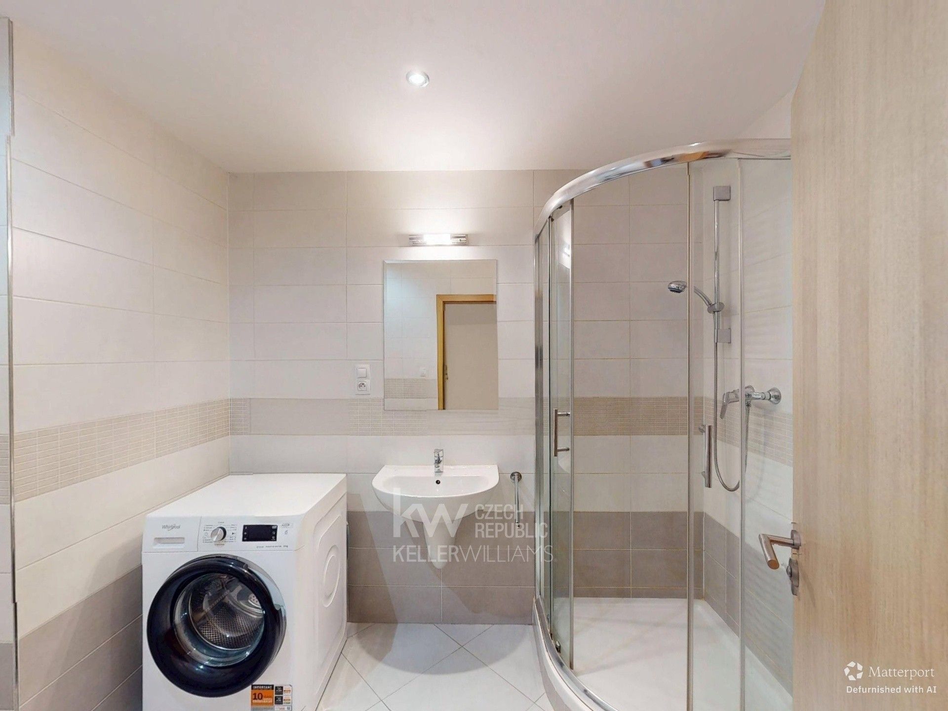 Pronájem byt 1+kk - Modenská, Praha, 31 m²