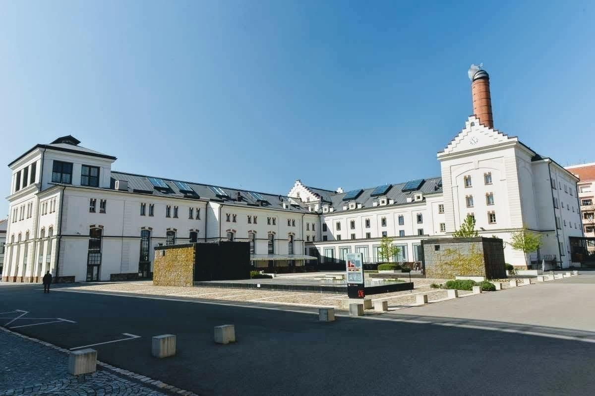 Pronájem obchodní prostory - U průhonu, Praha, 500 m²