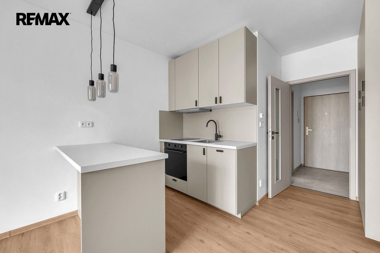 Pronájem byt 1+kk - Milovice - Mladá, okres Nymburk, Středočeský kraj, 25 m² - 1