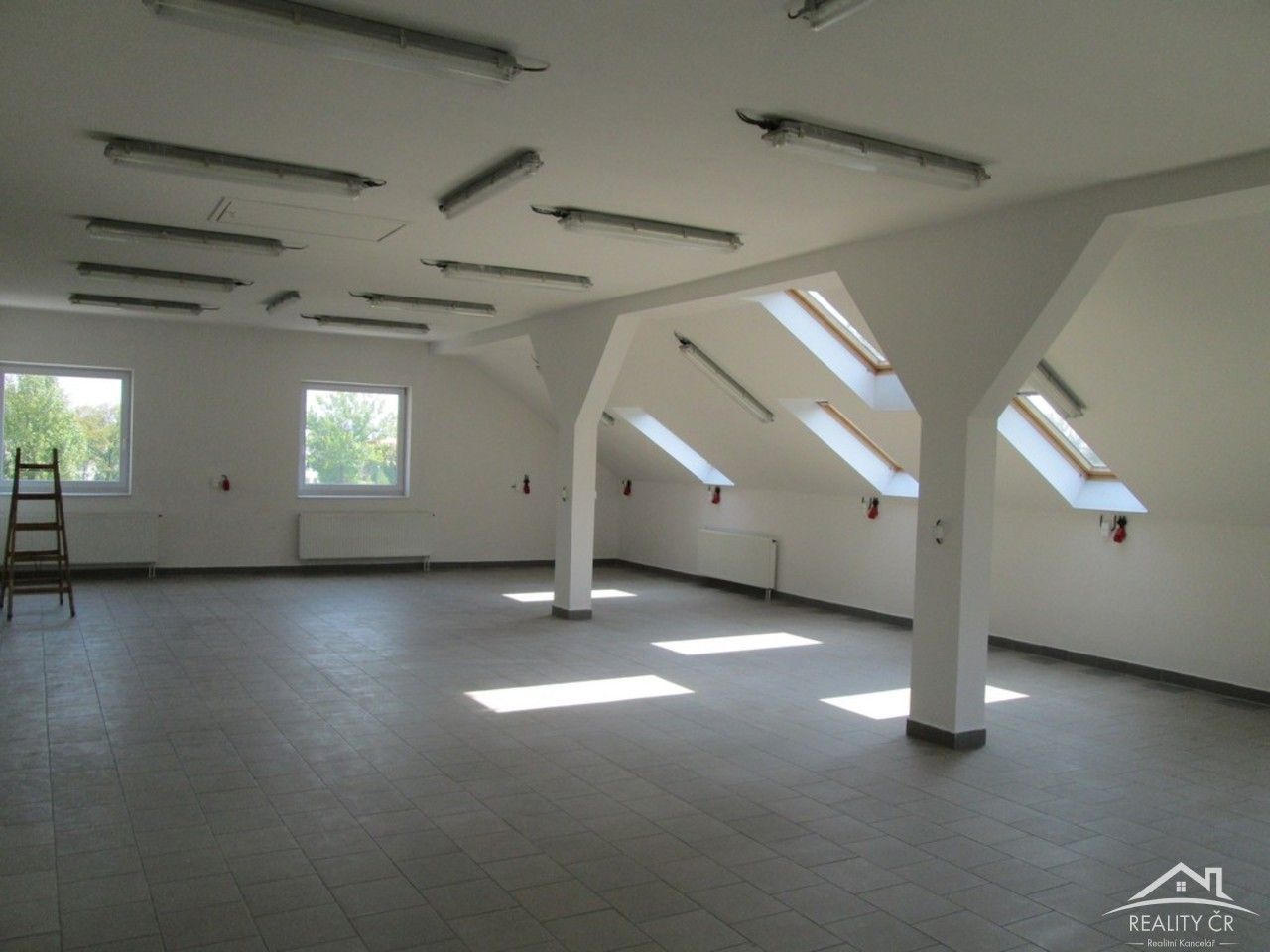 Pronájem kancelář - Bratří Čapků, Jihlava, 185 m²