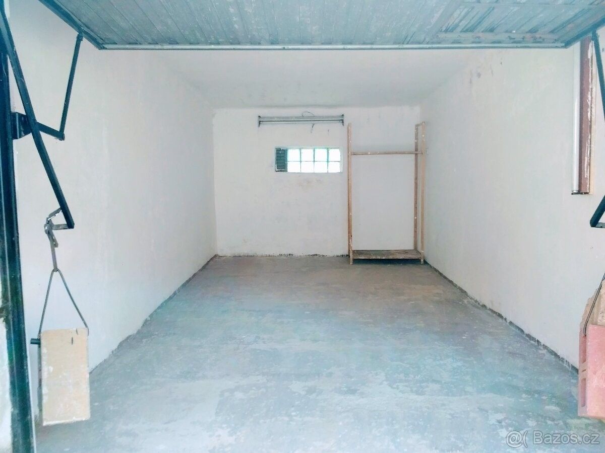 Garáže, Ostrava, 710 00