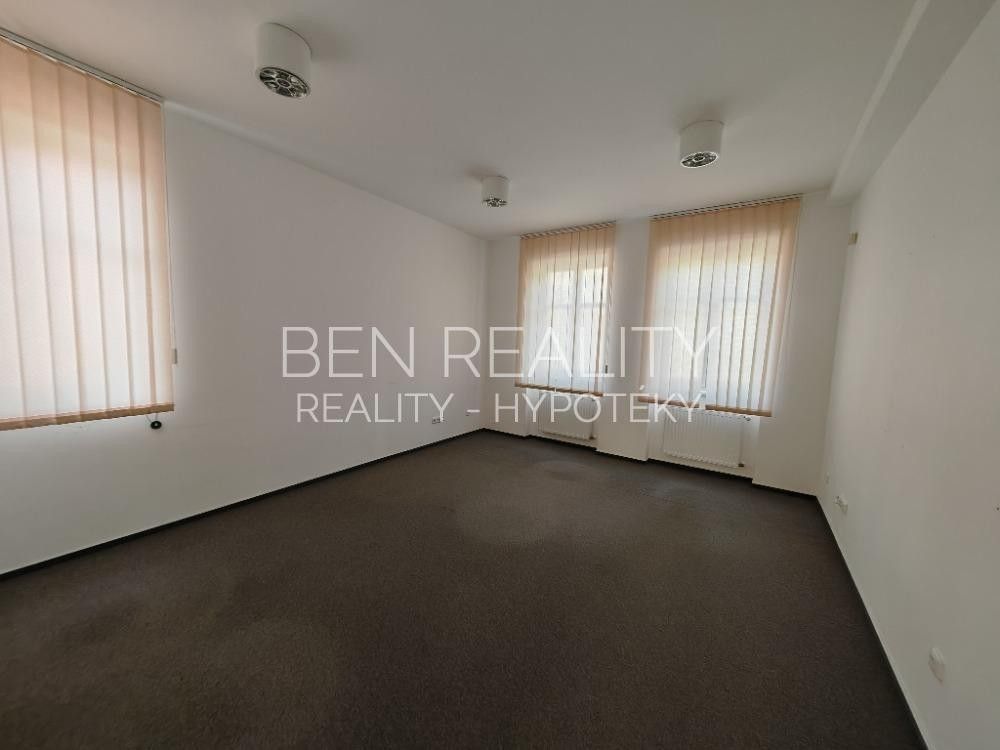Pronájem kancelář - Vršava I  , Zlín, 460 m² - 5