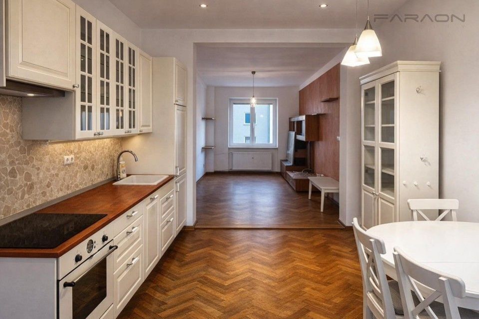 3+1, Bělohorská, Praha, 80 m²