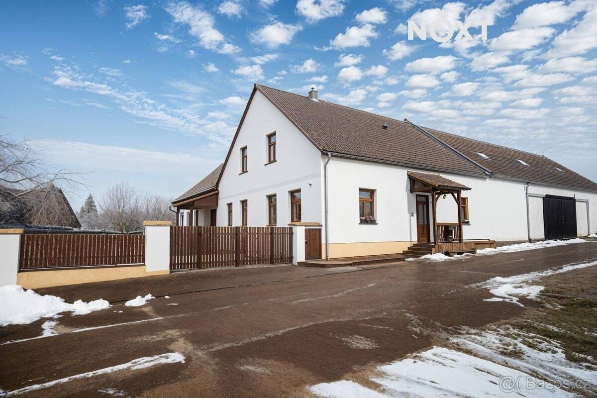 Sklady, Velešín, 382 32