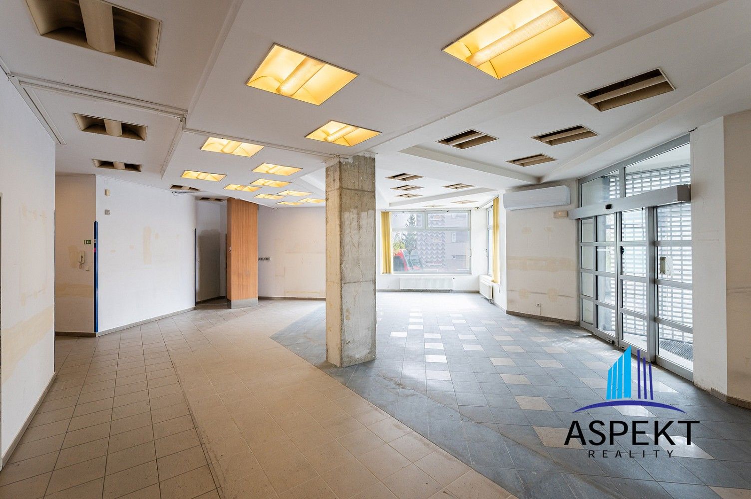 Obchodní prostory · 224 m² · Praha - Kobylisy, okres Praha 8, Hlavní město Praha - 3