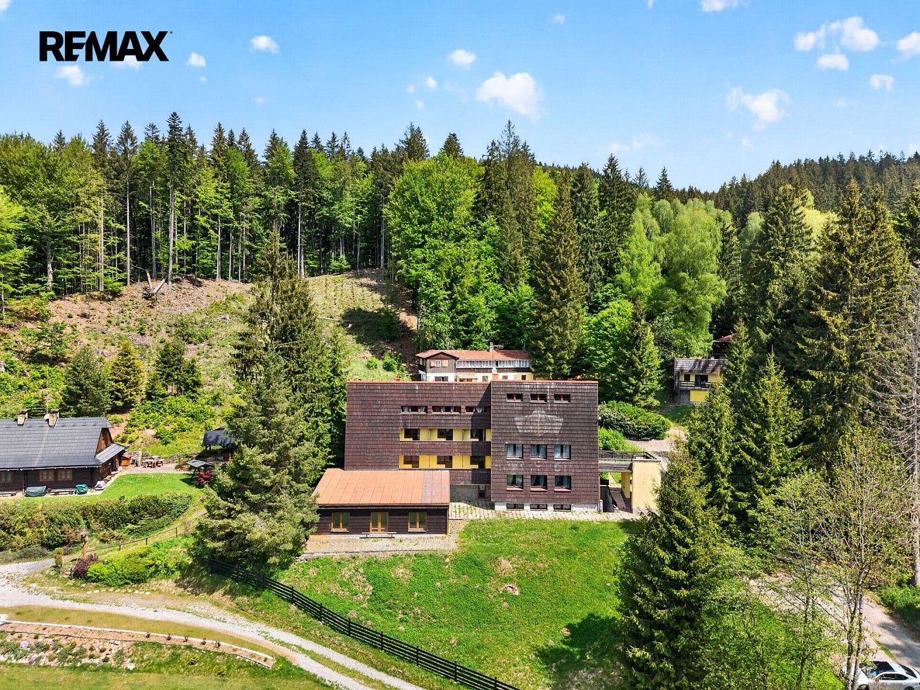Ubytovací zařízení, 1 500 m²