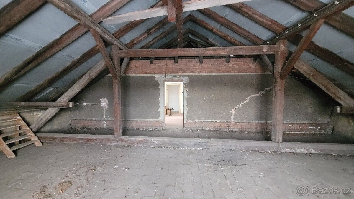 Ostatní, Hodonín, 695 01