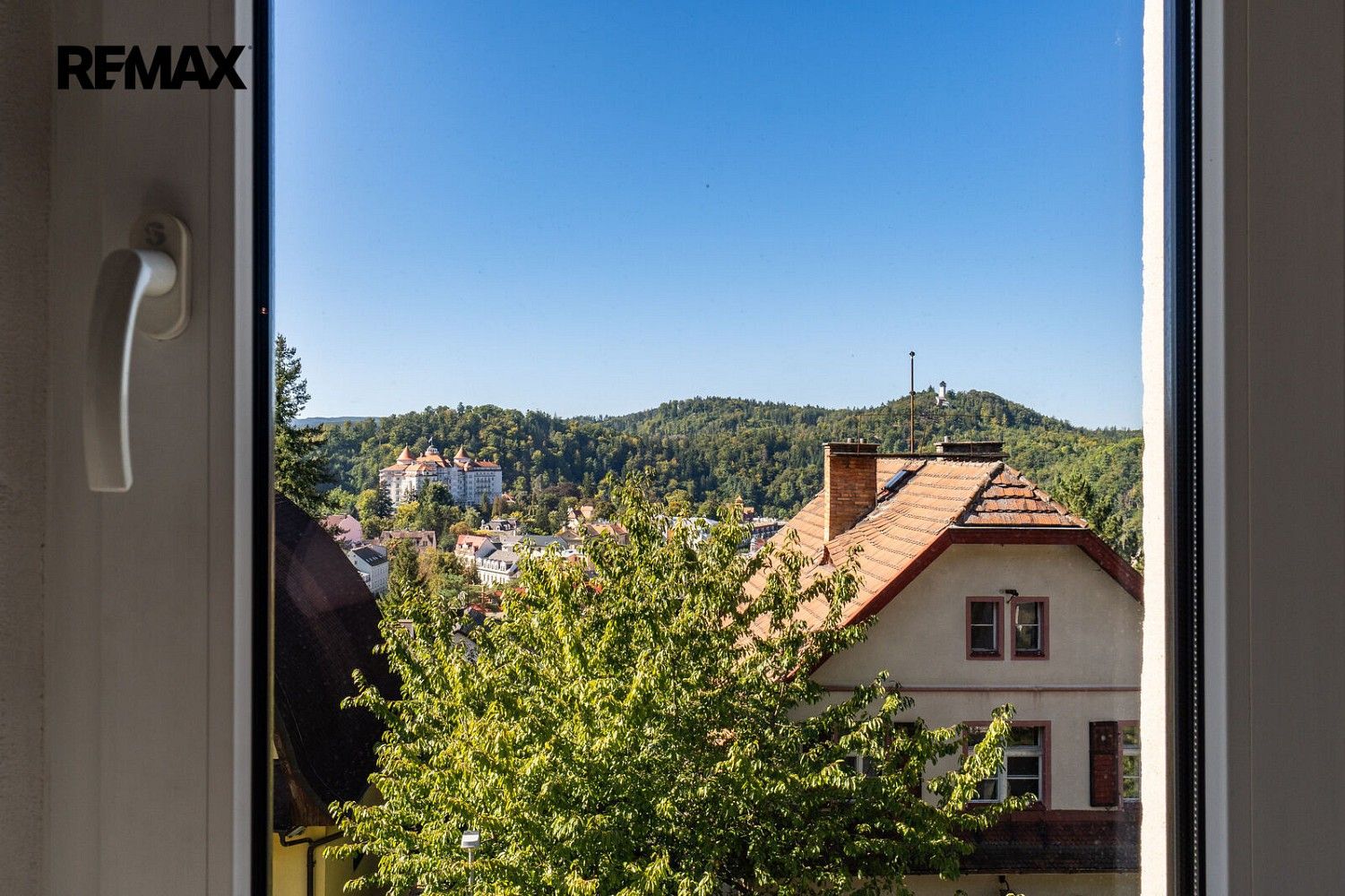 Rodinný dům · 320 m² · Karlovy Vary, Karlovarský kraj - 3