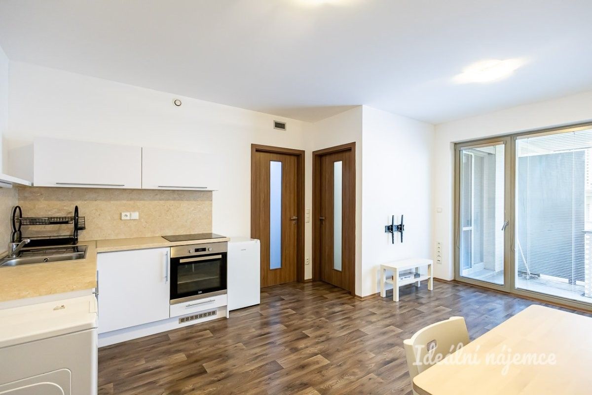 2+kk, Koněvova, Praha, 44 m² - 1