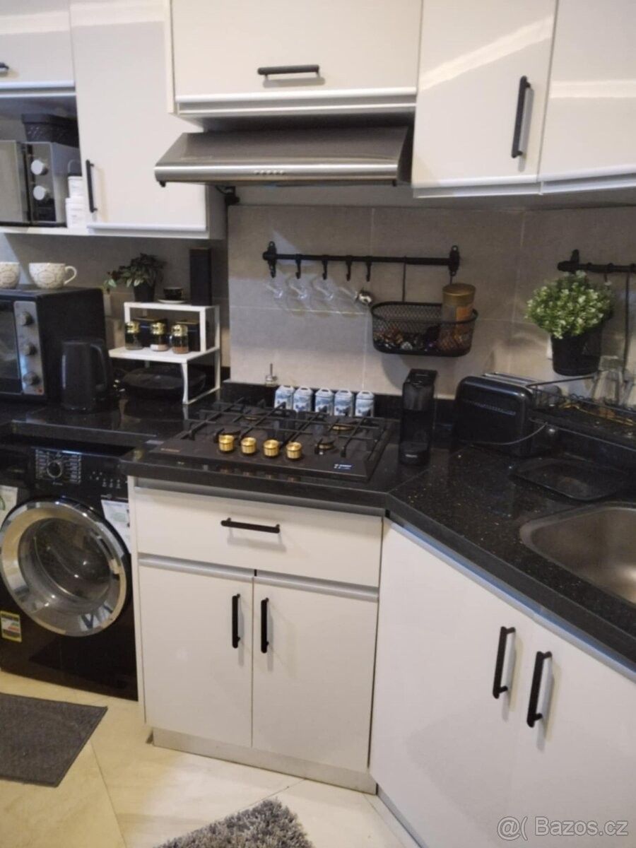 Byty, 987 66, Zahraničí