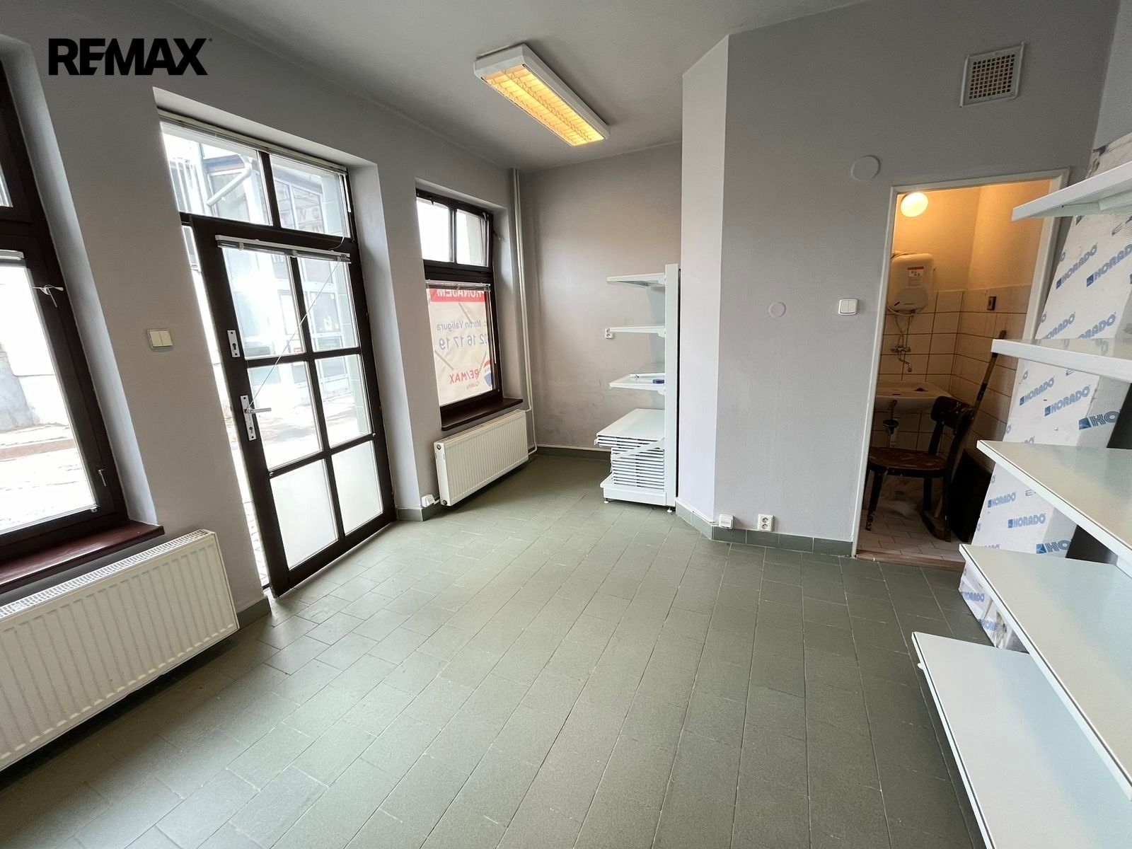 Obchodní prostory, Dolní náměstí 346, Vsetín, 18 m² - 2