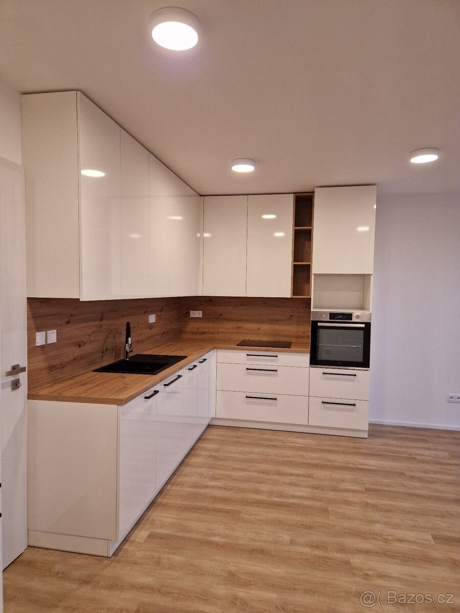 Pronájem byt - Velké Meziříčí, 594 01