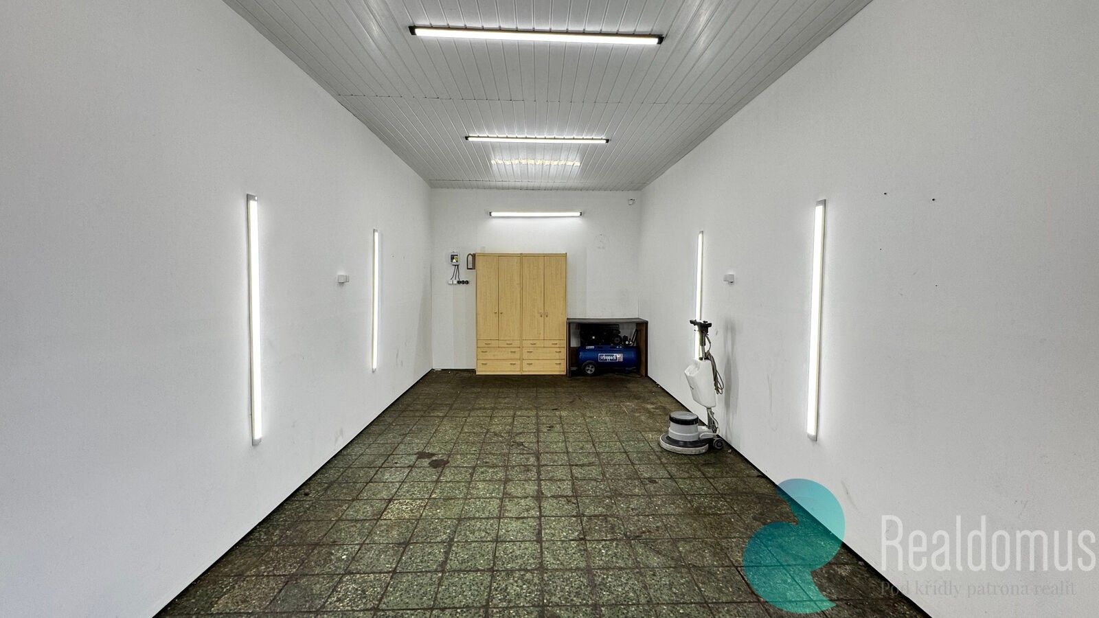 Garáže, Omlenická, Kaplice, 25 m² - 2