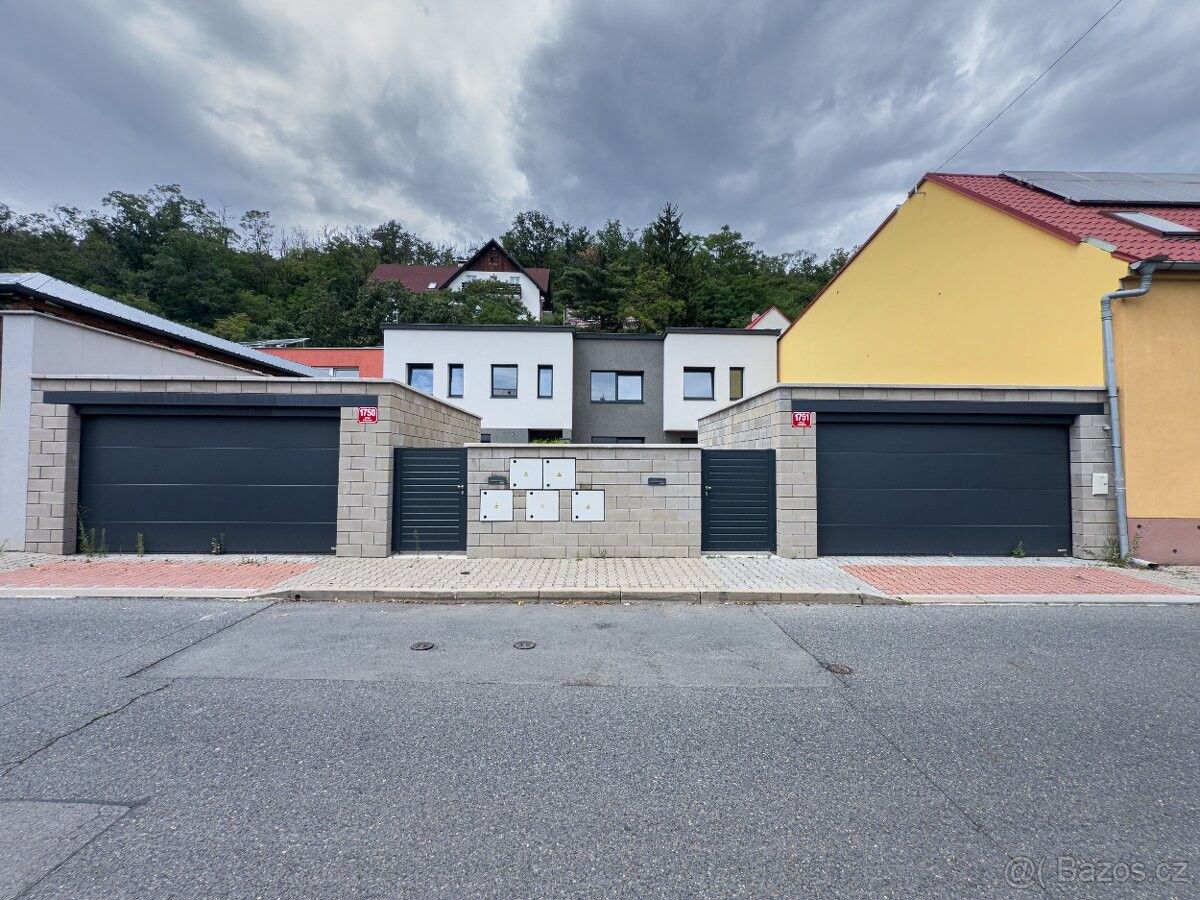 Prodej rodinný dům - Praha, 198 00