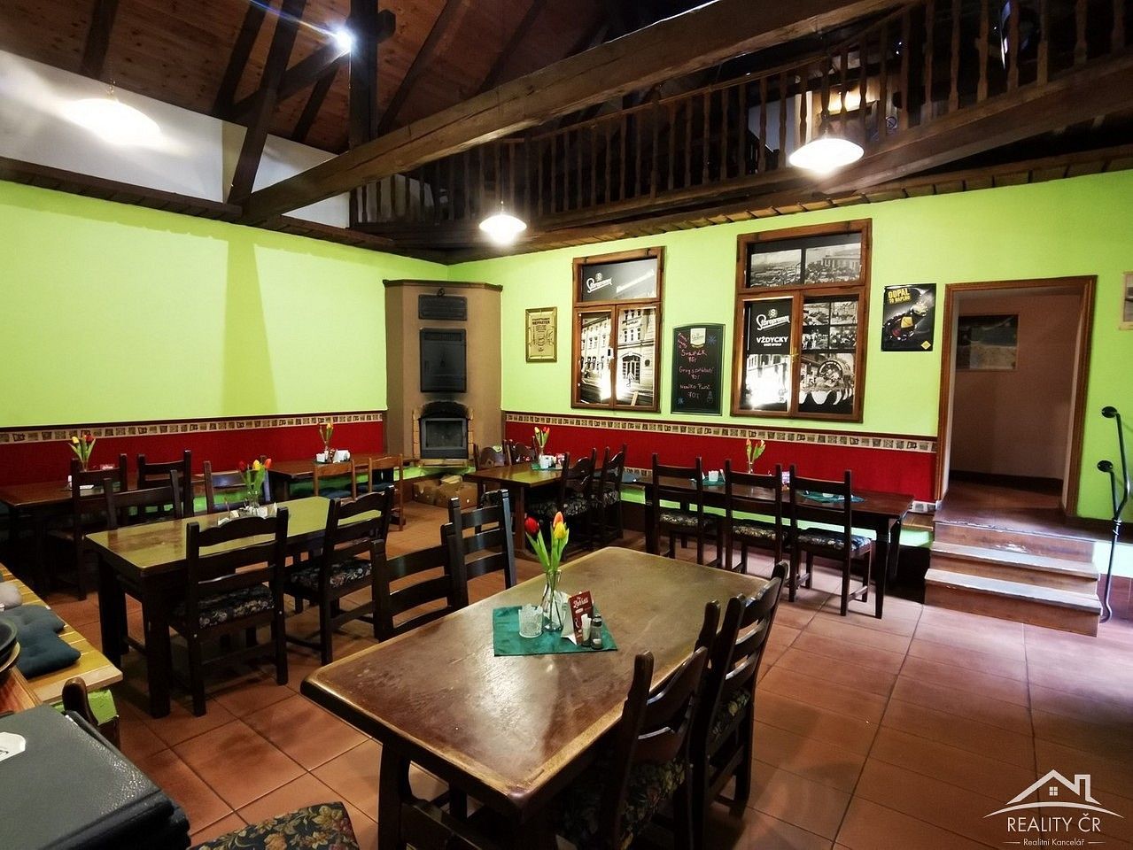 Restaurace, 688 m²